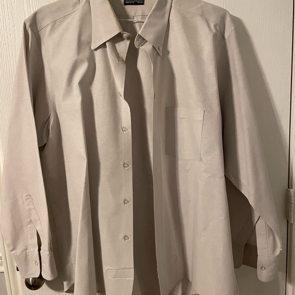 Mens button down shirts, long sleeve, work shirts, Three (3) long sleeve shirts - Picture 3 of 6